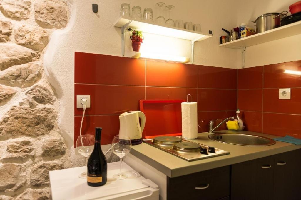 Lee Loo Apartment *